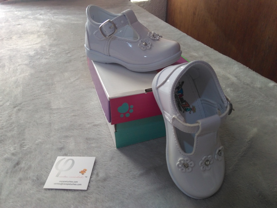 Imagen de Bonitos zapatos blancos tamiz para bebe numero 0