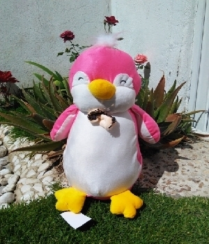 Imagen de Pinguno de peluche grande color rosa