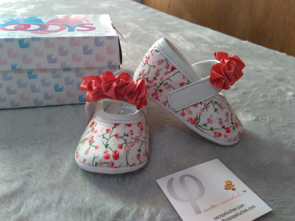 Imagen de Zapatos para bebe floreados blancos numero 0