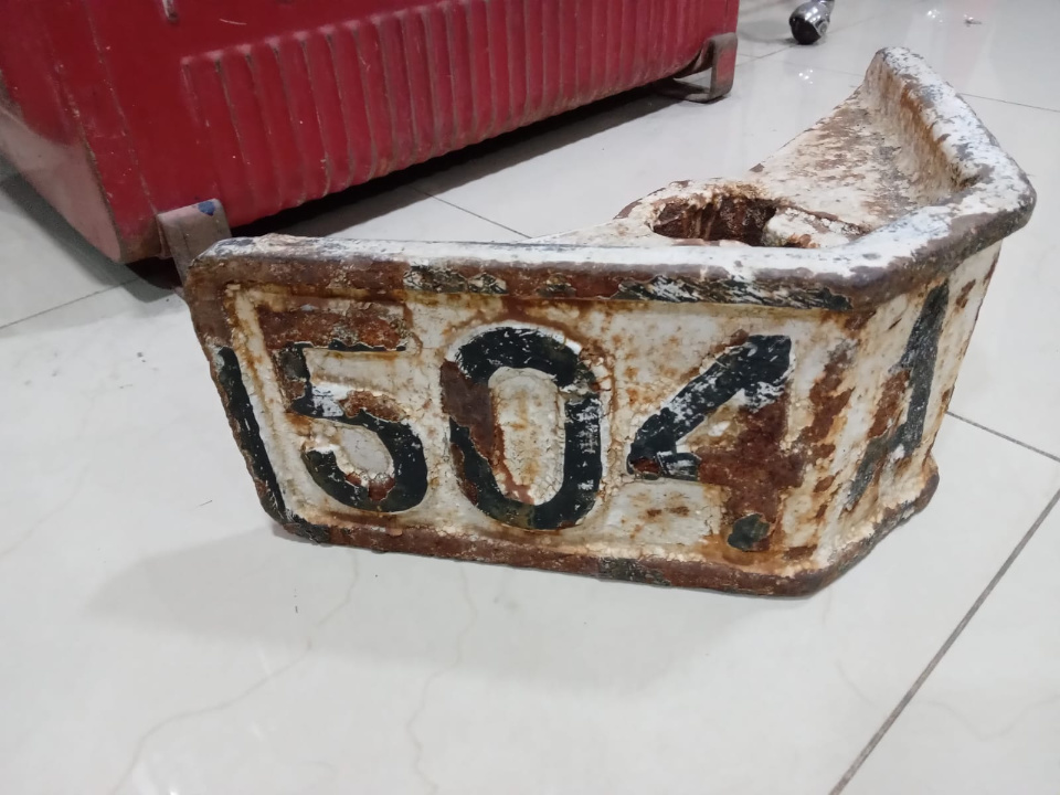 Imagen de Antigua placa kilometrica de ferrocarril 504 A numero 0