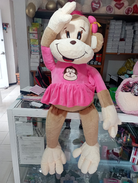 Imagen de Changa de peluche grande de vestido rosa de 120 cm numero 1