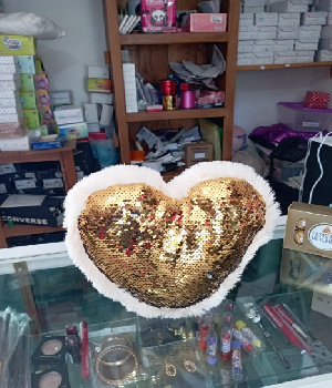 Imagen de Corazón dorado con lentejuela reversible de 30 cms numero 2