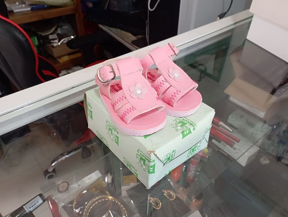 Imagen de Huaraches para bebe de color rosa 9 cms numero 1