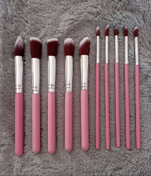 Imagen de Juego de 10 brochas de maquillaje rosas con plata de 15 cms y 18 cms numero 0