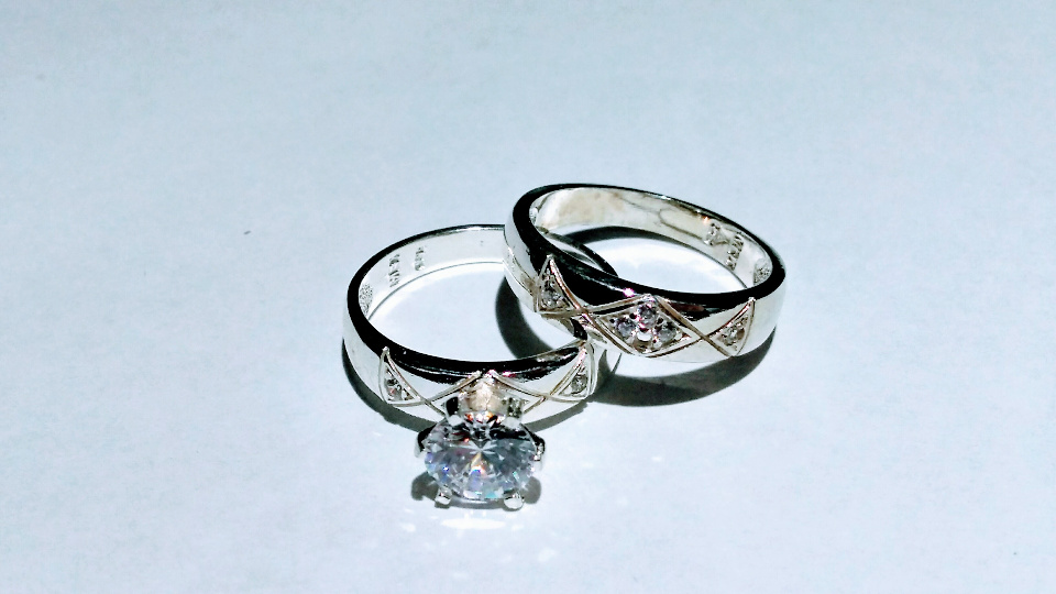 Imagen de Juego anillo de compromiso y alianza de plata 925 con circonia grande numero 2