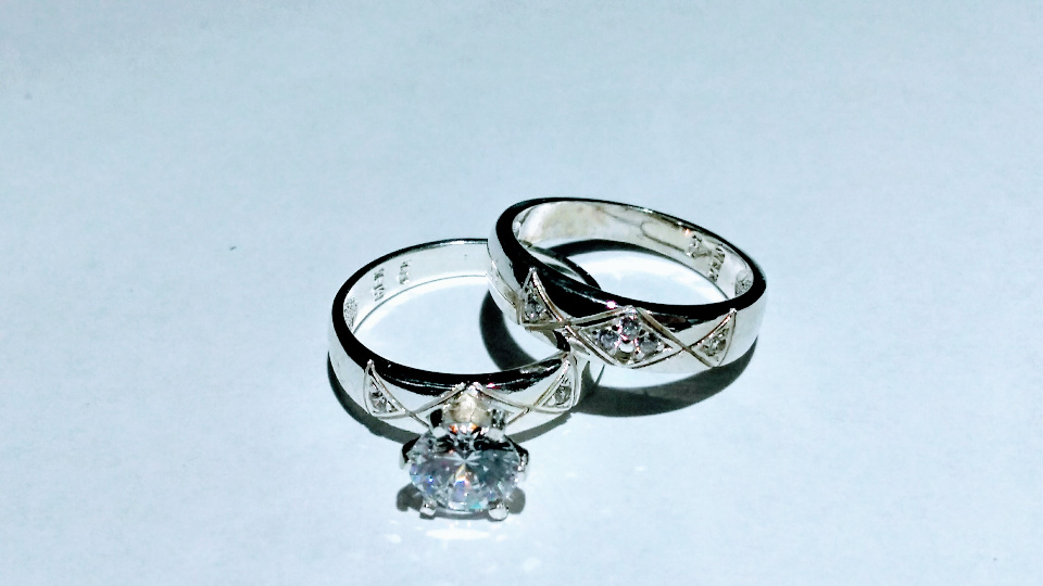 Imagen de Juego anillo de compromiso y alianza de plata 925 con circonia grande numero 1