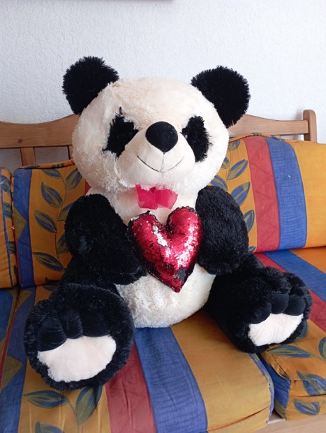 Imagen de Panda de peluche gigante de 65 cms sentado con corazon numero 2