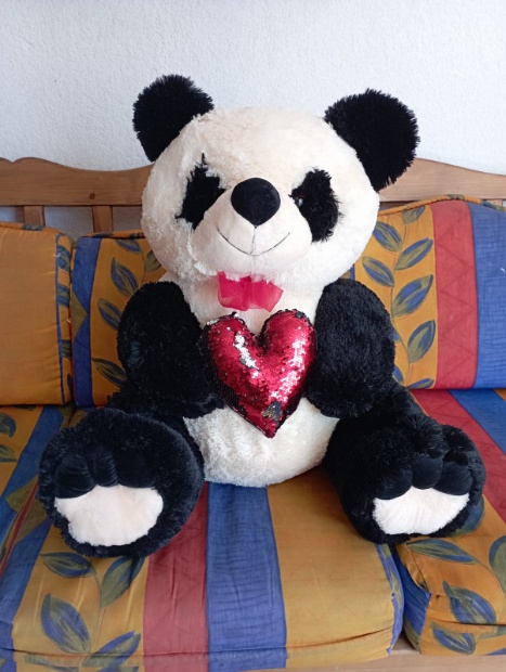 Imagen de Panda de peluche gigante de 65 cms sentado con corazon numero 1