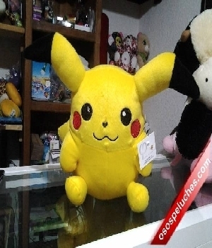 Imagen de Pikachu de peluche pokemón mediano numero 0