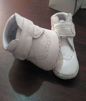 Imagen de Zapatos para bautizo bebé cerrados blancos unisex piel numero 0
