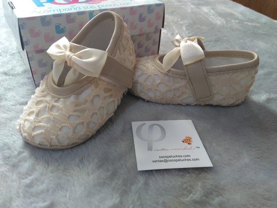 Imagen de Zapatos para bebe beige claro o blancos para bautizo mod590 numero 1