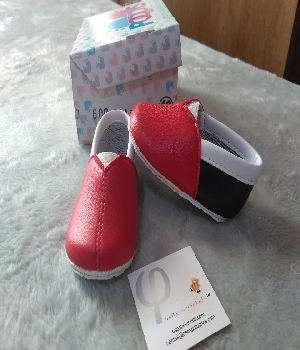 Imagen de Zapatos para bebe unisex azules rojo y blanco tipo tommy numero 0
